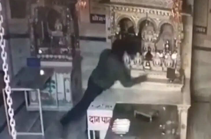 सीसीटीवी में कैद हुई जैन मंदिर में चोरी की वारदात, चांदी के छत्र समेत कीमती आभूषण गायब