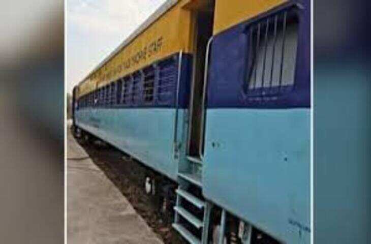 कहीं ऊपर का टिकट न कट जाए... दो डिब्बों के बीच जान जोखिम में डालकर ट्रेन का सफर करते मिले शख्स, वीडियो वायरल