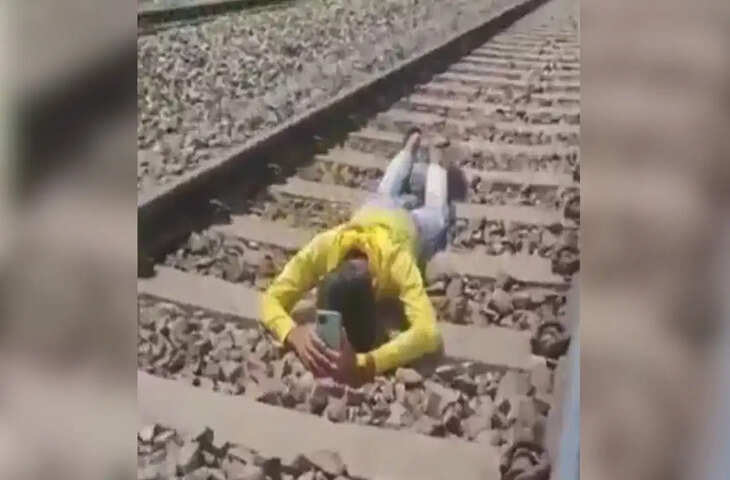 Viral Video: रेलवे ट्रैक पर लेटकर वीडियो बना रहे लड़के को देख भड़क गए यूजर्स, बोले- ऐसे यूथ को इजरायल भेज दो