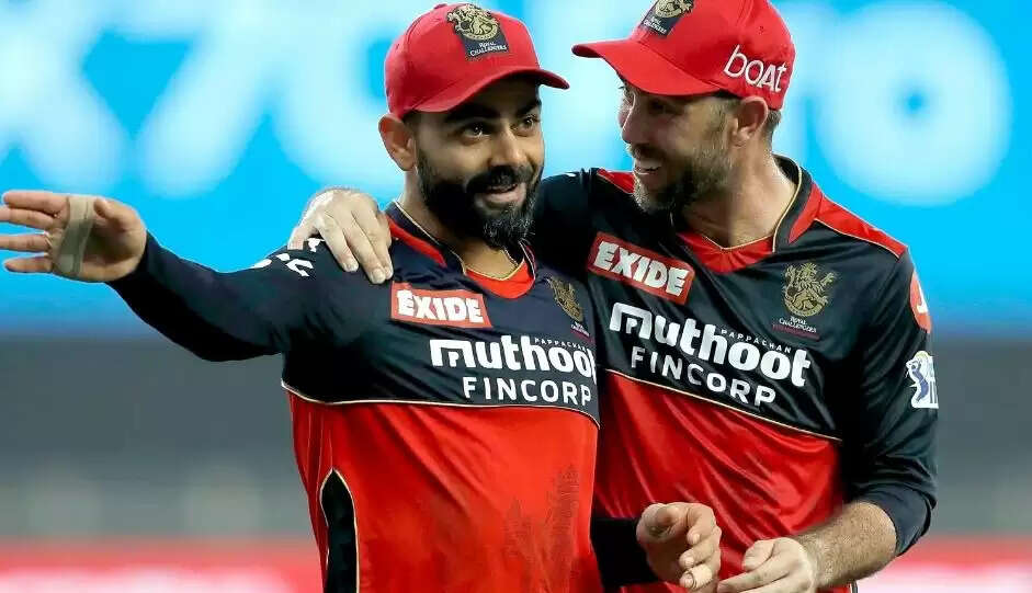 virat kohli glenn maxwell111.JPG