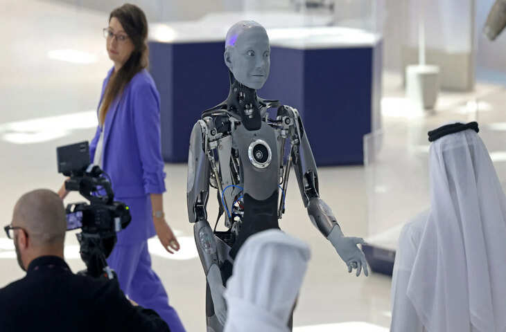 मुस्लिम एआई ने सोशल मीडिया पर मचाई धूम! हिजाब पहले रोबो का वीडियो देख लोग ले रहे मजे 