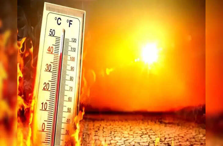 राजस्थान में सोमवार को मौसम ने फिर से गर्मी की तीव्रता दिखाई। राज्य के पश्चिमी हिस्सों में दिन का अधिकतम तापमान कई स्थानों पर 35 डिग्री सेल्सियस से ऊपर दर्ज किया गया। बाड़मेर में सोमवार को पारा 37.6 डिग्री सेल्सियस तक पहुंच गया, जबकि जोधपुर, जैसलमेर, फलोदी और चित्तौड़गढ़ में भी तापमान 35 डिग्री के पार रहा।  मौसम विज्ञान केन्द्र, जयपुर के अनुसार, पश्चिमी राजस्थान में दोपहर के समय तेज गर्म हवा चलने के कारण गर्मी और अधिक महसूस हुई। विशेषज्ञों ने चेतावनी दी है कि आने वाले दिनों में यह स्थिति और गंभीर हो सकती है। अगले एक सप्ताह में राज्य के अधिकांश हिस्सों में तापमान में 2 डिग्री तक वृद्धि की संभावना है।  राज्य के कई शहरों में पिछले 24 घंटों का मौसम देखा जाए तो आसमान साफ और धूप तेज रही। विशेष रूप से बाड़मेर, जोधपुर और जैसलमेर के एरिया में दिन के समय तेज धूप और गर्म हवा चलने से तापमान अधिक महसूस हुआ। विशेषज्ञों का कहना है कि इन क्षेत्रों में आने वाले दिनों में गर्मी और बढ़ सकती है।  मौसम विज्ञान केंद्र ने लोगों से अपील की है कि वे दिन के समय बाहर निकलते समय सुरक्षा उपायों का पालन करें, जैसे कि पानी अधिक पीना, हल्के और ढीले कपड़े पहनना और तेज धूप में लंबे समय तक रहना避 करना। उन्होंने यह भी सुझाव दिया कि यदि संभव हो तो दोपहर के समय बाहर निकलने से बचें, क्योंकि यह समय गर्मी का सबसे अधिक प्रभाव डालने वाला होता है।  बाड़मेर जिले में सोमवार को दिन का अधिकतम तापमान 37 डिग्री सेल्सियस से ऊपर दर्ज किया गया। वहीं जोधपुर और जैसलमेर में दिन में तेज धूप के बीच हल्की गर्म हवा चली, जिससे गर्मी और अधिक महसूस हुई। फलोदी और चित्तौड़गढ़ में भी पारा 35 डिग्री के ऊपर रहा।  विशेषज्ञों का कहना है कि राजस्थान के पश्चिमी और मध्य हिस्सों में गर्मी की यह लहर अगले कुछ दिनों तक जारी रह सकती है। जयपुर मौसम विज्ञान केंद्र ने चेताया कि तापमान में वृद्धि के कारण हीट स्ट्रेस और थकान के मामलों में इजाफा हो सकता है, इसलिए लोगों को सावधानी बरतने की आवश्यकता है।  गर्मी की इस स्थिति के बीच, स्थानीय प्रशासन और स्वास्थ्य विभाग ने भी लोगों से आग्रह किया है कि वे पानी की पर्याप्त मात्रा का सेवन करें और बच्चों, बुजुर्गों व बीमार व्यक्तियों को धूप में अधिक समय न बिताने दें।  राजस्थान के अन्य हिस्सों में भी साफ मौसम का अनुमान है, जिससे सूर्य की किरणें सीधे प्रभाव डाल रही हैं। मौसम विज्ञान केंद्र ने बताया कि अगले हफ्ते भी प्रदेश में धूप और तेज गर्म हवा बनी रह सकती है, जिससे तापमान सामान्य से 2-3 डिग्री अधिक रह सकता है।  इस प्रकार, राजस्थान के अधिकांश हिस्सों में गर्मी का असर बढ़ गया है और बाड़मेर, जोधपुर, जैसलमेर और फलोदी जैसे शहरों में तापमान लगातार 35 डिग्री सेल्सियस से ऊपर दर्ज किया जा रहा है। आने वाले दिनों में राज्यवासियों को गर्मी से बचाव के उपायों का पालन करने की सलाह दी गई है।