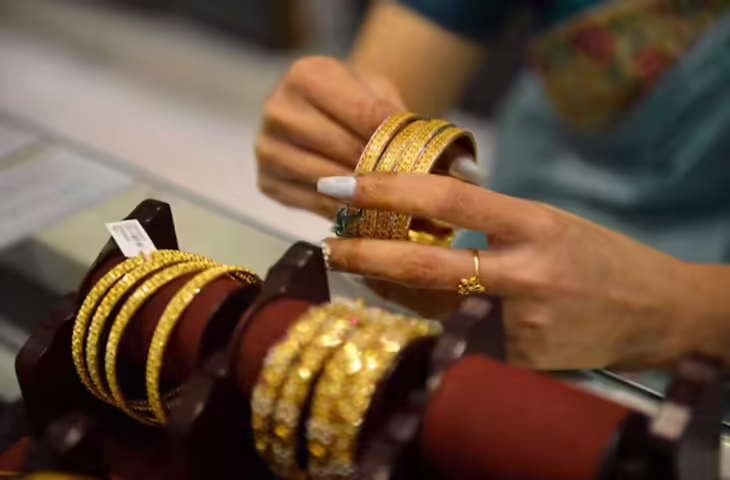Gold Price Today: 11 दिसंबर की सुबह सोने ने दिखाई तेज़ रफ्तार! चांदी भी उछली यहाँ जाने अपने शहर के ताजा रेट्स 