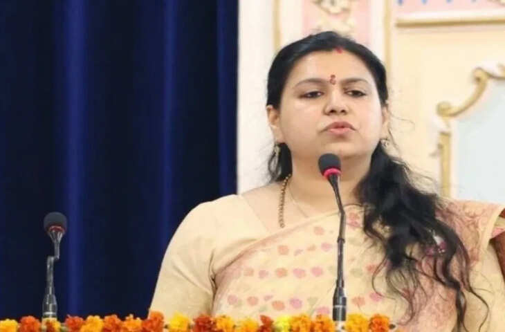 IAS की नौकरी छोड़ अब राजनीति में दिव्या मित्तल, किस सीट से लड़ेंगी चुनाव? मिर्जापुर को लेकर तेज हुई चर्चा