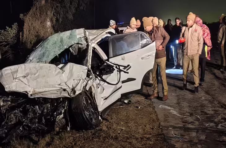 बुलंदशहर-मेरठ हाईवे पर भीषण सड़क हादसा: कार ट्रक से टकराई, तीन की मौत