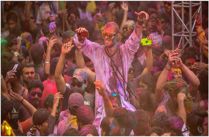 पुष्कर के पुरोहितों ने मानी 'बागेश्वर बाबा' की बात, होली पर इस बार नहीं बजेगा DJ, ना होगी रेव पार्टी