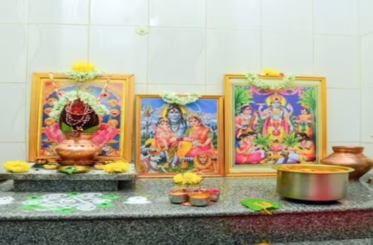 Home Temple Vastu Tips: घर के मंदिर में किस रंग का कपड़ा बिछाना होता है शुभ? जानिए पीला, सफेद या लाल रंग में कौन है सबसे बेहतर