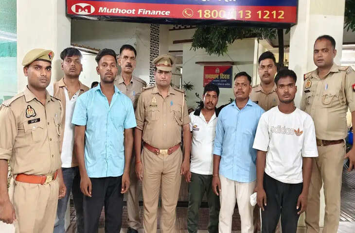 गंगा नदी के बीच नाव पर शराब और चिकन पार्टी, वीडियो वायरल होते ही पुलिस का एक्शन; 5 युवक गिरफ्तार