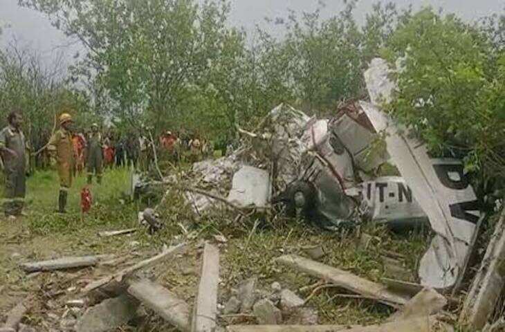 कानपुर में 100 फीट की ऊंचाई से गिरा ट्रेनिंग विमान, वीडियो में देंखे पायलट और ट्रेनी की मौत; पेड़ों से टकराकर हुआ हादसा