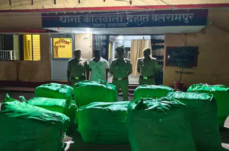 बलरामपुर में पुलिस की कार्रवाई, भूमिगत हिस्से से बरामद हुए 1080 पैकेट अवैध पटाखे