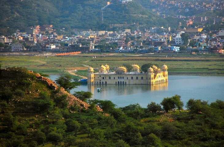 18वीं शताब्दी की इंजीनियरिंग का अद्भुत नमूना है जयपुर का Jal Mahal ? वीडियो में जाने पानी में कैसे दूभी इसकी 4 मंजिलें&nbsp;