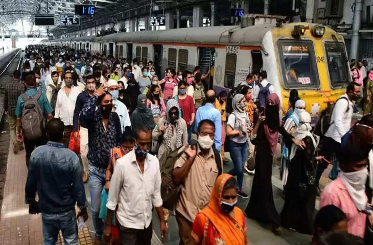 मुंबई की लोकल ट्रेन में अफरा-तफरी, अब रोजाना इतने लाख यात्री;