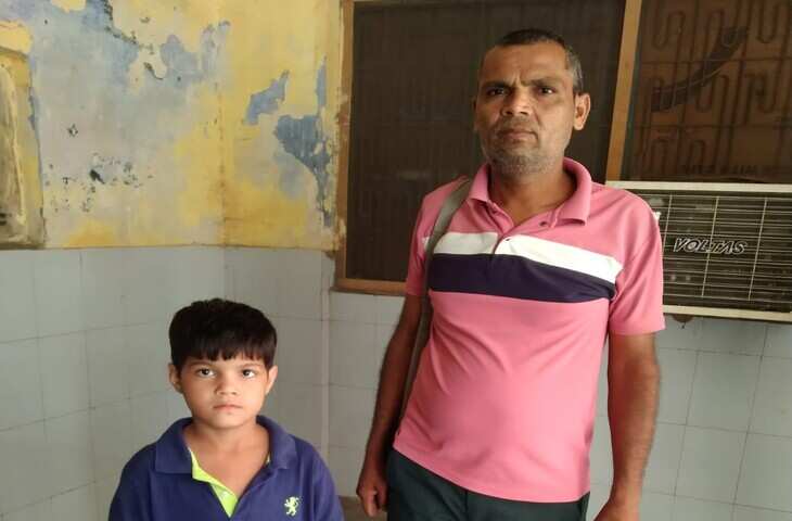 6 वर्षीय बच्चे ने निगला सिक्का, वीडियो में देंखे 15 मिनट के ऑपरेशन में डॉक्टरों ने बचाई जान