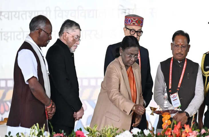 आदिवासी महिलाएं हो रहीं आत्मनिर्भर&hellip;राष्ट्रपति द्रौपदी मुर्मू ने सशक्तिकरण के प्रयास को सराहा