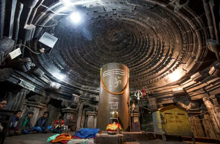 खजुराहो का रहस्यमयी शिवलिंग! जहां चढ़ाया जल पलभर में हो जाता है गायब, जानिए मातंगेश्वर मंदिर का सच
