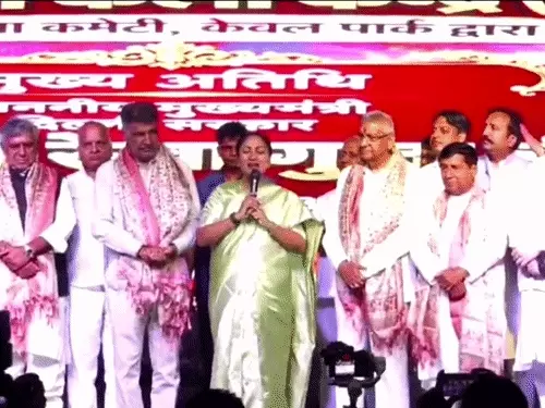 Rekha Gupta Statement Row: रामलीला में CM के बयान पर विवाद, AAP ने लगाया भगवान राम के अपमान का आरोप