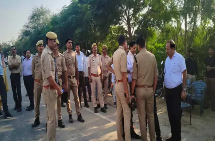 मथुरा में छाता शुगर मिल आंदोलन उग्र, पुतला छीनने पर पुलिस-किसानों में धक्का-मुक्की; महिलाओं ने चप्पलें उठाईं