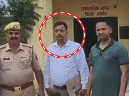STF के दरोगा ने रिश्वत में मांगी गाय-भैंस और कुत्ता, कुर्सी-मेज के लिए भी मांगे 35 हजार रुपये