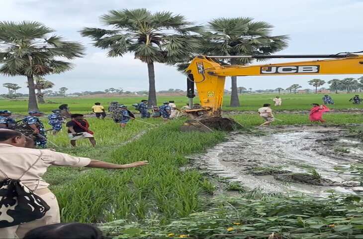 जमीन विवाद में JCB से खड़ी फसल हुई नष्ट, पुलिस भी रही मौजूद; जानिए क्या कहता है कानून