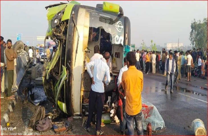 उन्नाव में आगरा-लखनऊ एक्सप्रेसवे पर भीषण हादसा, बस पलटी, एक की मौत, 22 से अधिक घायल