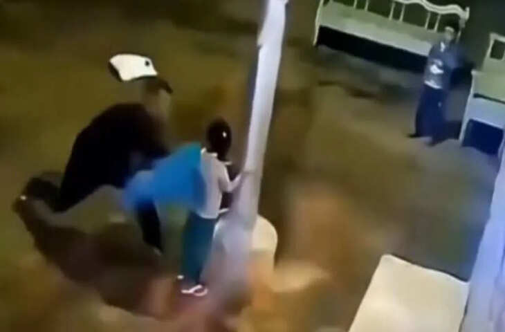 VIDEO: मौत के मुंह में फंसी लड़की को शख्स ने हीरो बनकर बचाया, वायरल वीडियो देख सब दंग​​​​​​​