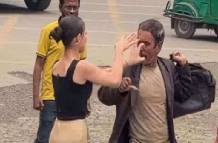 Viral Video: सड़क पर बुजुर्ग को पीटती मॉडल का वीडियो हुआ वायरल, सोशल मीडिया पर मची बहस​