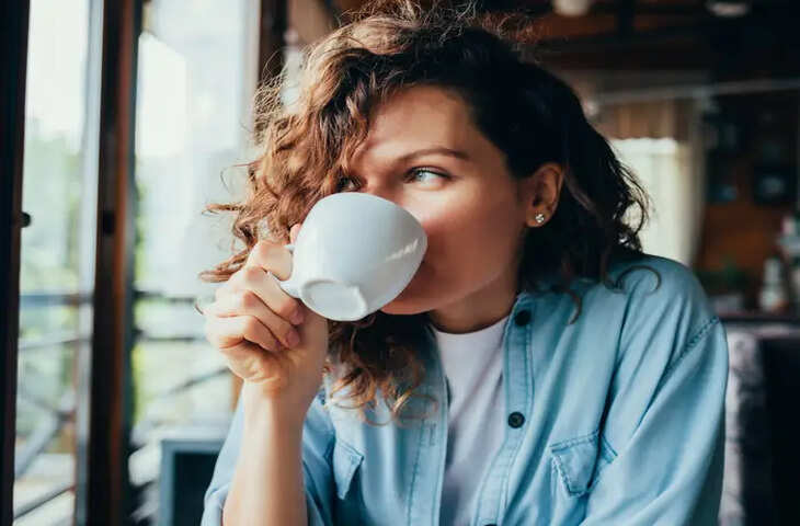 Tea Science: चाय पीते ही क्यों महसूस होती है ताजगी? जानिए दिमाग में होने वाले केमिकल बदलावों का पूरा गणित​​​​​​​