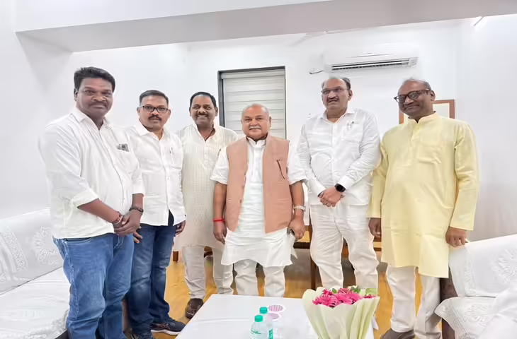 बंद कमरे की मुलाकात से बढ़ी सियासी हलचल, राजनीतिक अटकलों का दौर शुरू