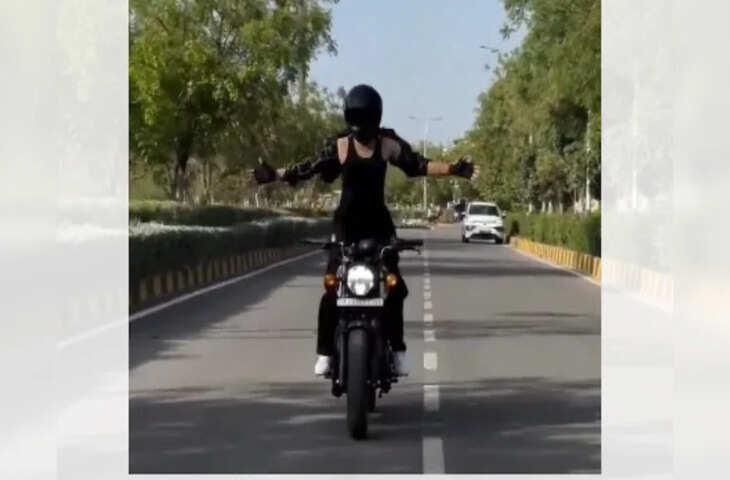 जयपुर में रील बनाने के चक्कर में स्टंट, चलती बाइक पर युवती का चालान