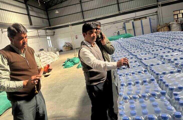 जयपुर में फूड सेफ्टी टीम की बड़ी कार्रवाई, वीडियो में जानें अमूल के एक्सपायरी प्रोडक्ट्स के 3 हजार कार्टन जब्त, 6 करोड़ का माल सीज