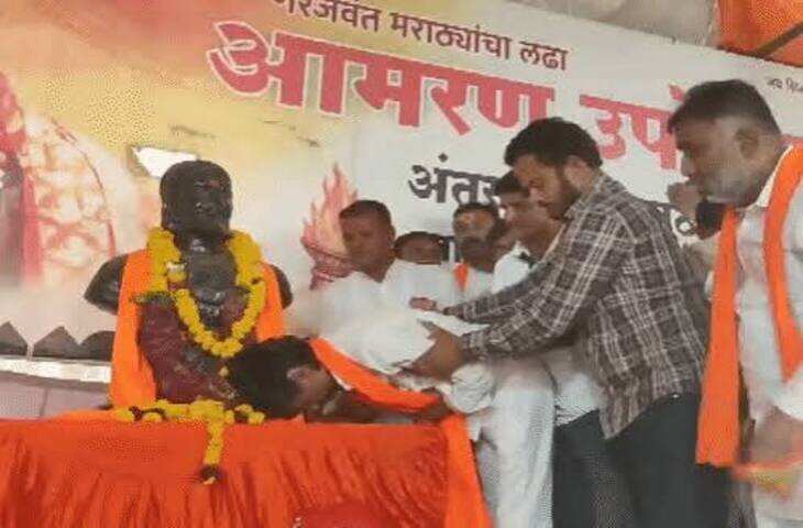 मुंबई के लिए रवाना हुए मनोज जरांगे, वीडियो में देंखे आजाद मैदान में प्रदर्शन की नहीं मिली अनुमति; 17 दिन से भूख हड़ताल जारी