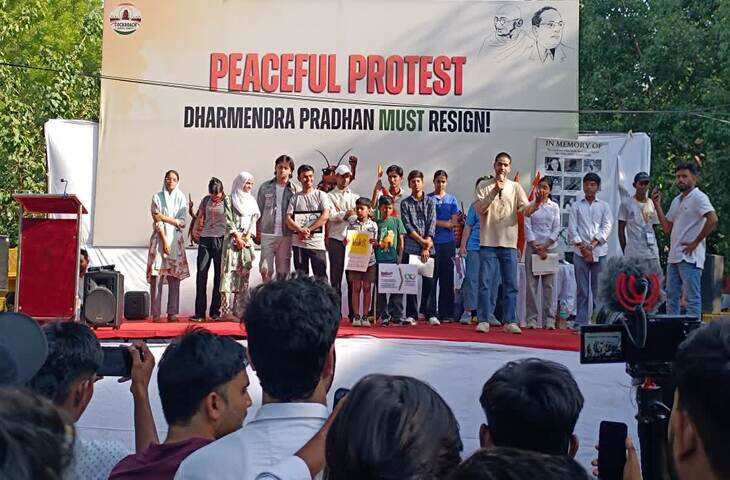 जंतर-मंतर प्रदर्शन: तीन छात्र नेताओं ने खत्म की भूख हड़ताल, वीडियो में देंखे शबाना आजमी और प्रकाश राज ने पिलाया पानी; आज प्रस्तावित संसद मार्च