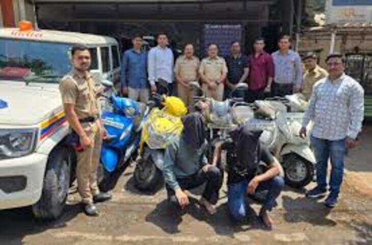 पुलिस वाहन को अगवा करने की कोशिश में 3 लोग गिरफ्तार