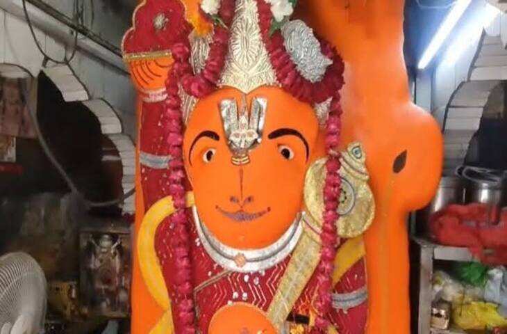 उज्जैन में सड़क चौड़ीकरण के बीच नहीं हिली हनुमान जी की प्रतिमा, विरोध में उतरे श्रद्धालु; प्रशासन की बढ़ी मुश्किलें