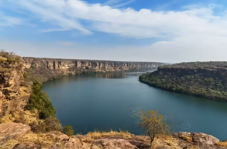 राजस्थान का 300 साल पुराना रहस्यमयी कुंड, सर्दियों में गर्म और गर्मियों में बर्फ जैसा ठंडा रहता है पानी