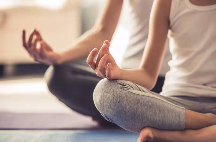Health & Wellness: 2 मिनट की एक प्रार्थना और बदल जाएगा आपका योग अनुभव! जानिए इसका सही तरीका और फायदे​​​​​​​
