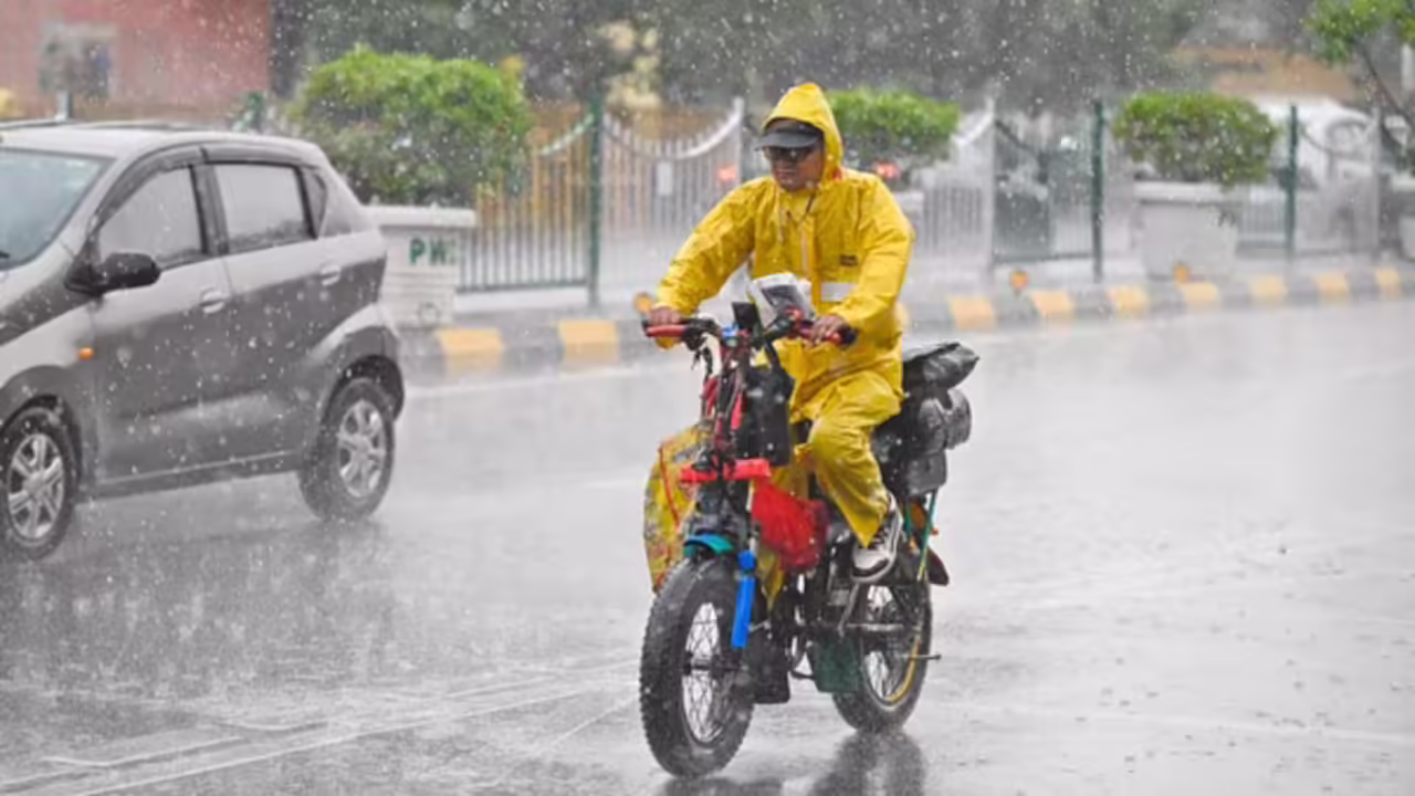 IMD का बड़ा अलर्ट! 21 राज्यों में झमाझम बारिश की चेतावनी, जाने दिल्ली से UP-बिहार तक कैसा रहेगा मौसम