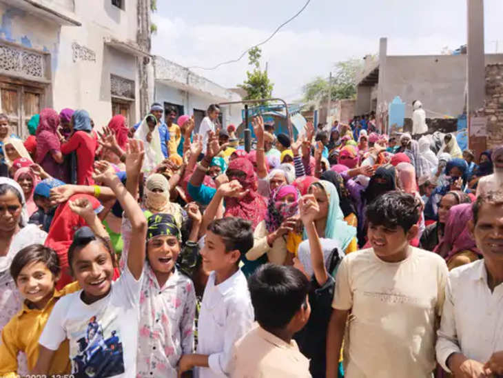 Alwar पानी की समस्या को लेकर महिलाओं ने किया हंगामा