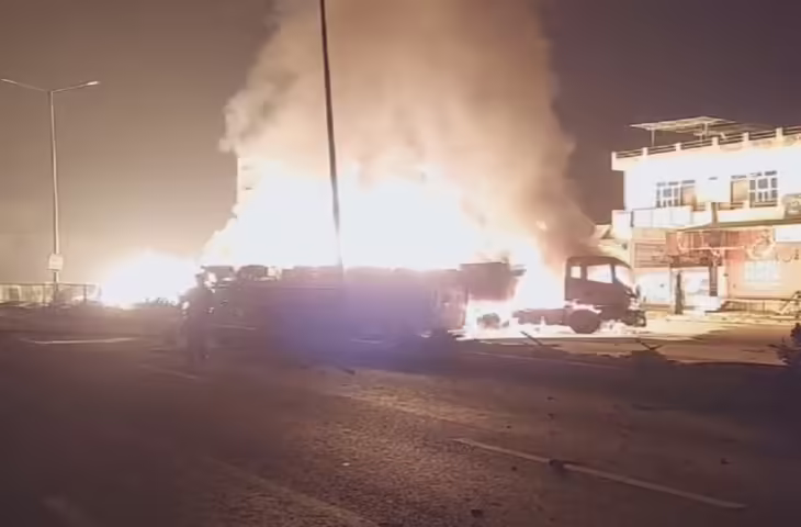 कोटपूतली में केमिकल टैंकर और ट्रेलर की टक्कर के बाद भयंकर आग, इलाके में अफरा-तफरी