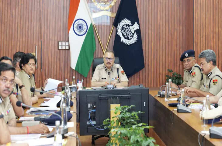 पुलिस मुख्यालय में अपराध समीक्षा बैठक, DGP राजीव कुमार शर्मा ने दिए सख्त निर्देश