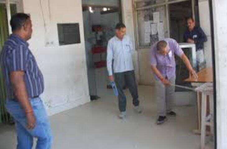 अलवर में पोस्टमैन पर गंभीर आरोप, वीडियो में देंखे टारगेट पूरा करने के लिए एक ग्राहक के नाम पर खोले 20 RD खाते