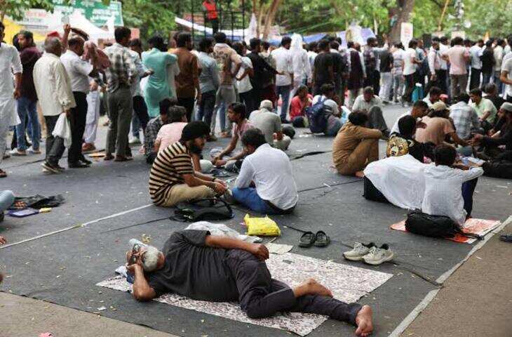 NEET पेपर लीक के विरोध में जंतर-मंतर पर प्रदर्शन जारी, वीडियो में देंखे भूख हड़ताल के दौरान सोनम वांगचुक की तबीयत बिगड़ी