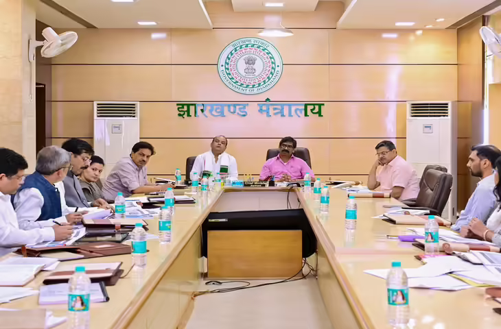 स्वास्थ्य सेवाओं को मजबूत करने पर जोर, हेमंत सोरेन ने खाली पदों पर जल्द भर्ती के दिए निर्देश