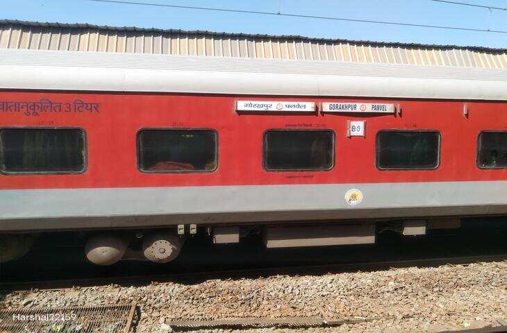 गर्मी की छुट्टियों से पहले ट्रेनों में भीड़ बढ़ी, वीडियो में देंखे स्पेशल ट्रेनों का संचालन शुरू