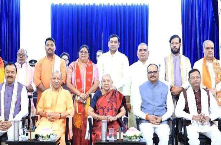 पांडेयजी के लिए आलीशान बंगले की तलाश और मस्जिदों पर मंत्री का सख्त बयान, राजनीतिक हलकों में गर्माहट