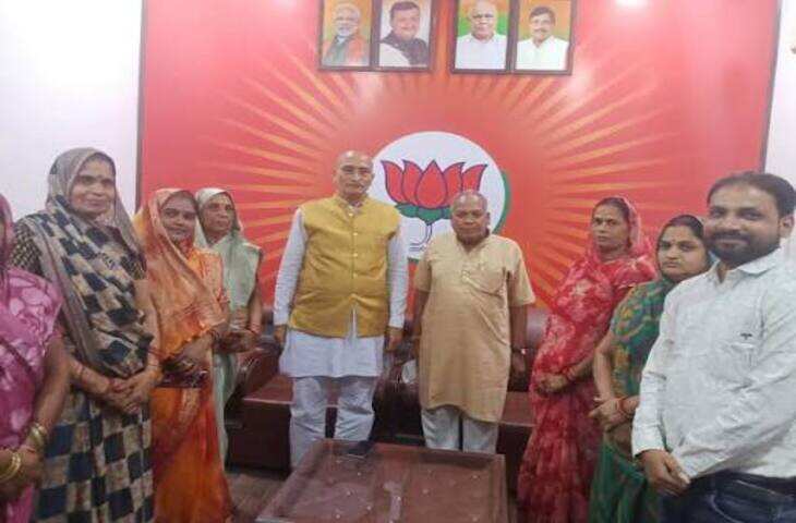रीवा के गुढ़ में भाजपा को बड़ा झटका, 10 पार्षदों ने दिया सामूहिक इस्तीफा; अध्यक्ष पर भ्रष्टाचार के आरोप