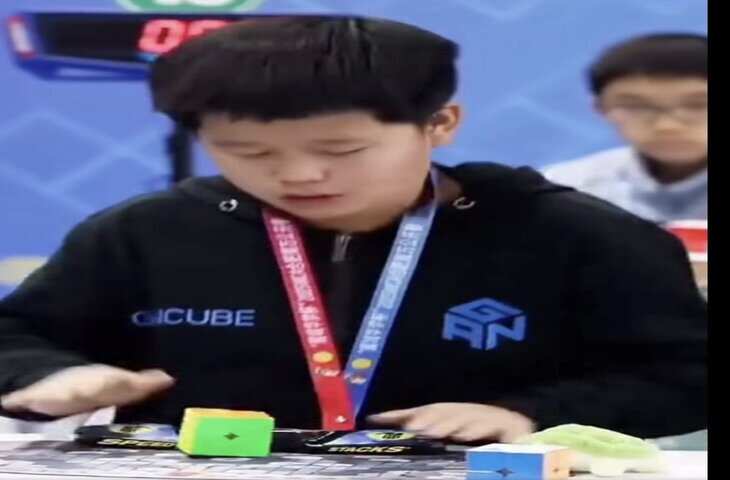Viral Video: 0.39 सेकंड में Rubik&rsquo;s Cube सॉल्व करने वाला नन्हा बच्चा, टैलेंट और फुर्ती देख दुनिया हैरान&nbsp;