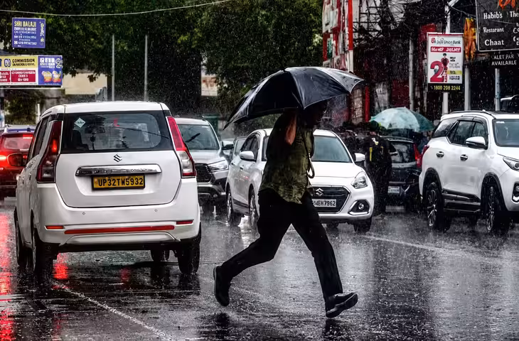 UP Weather Update: यूपी में आंधी-तूफान और मूसलाधार बारिश का अलर्ट, नोएडा-गाजियाबाद में बढ़ी ठंड