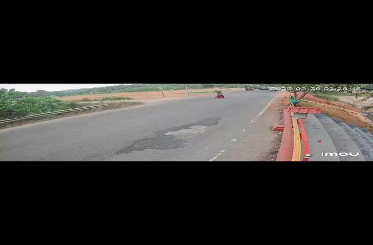 Video Viral: सड़क पार करते समय महिला को कार ने उड़ाया, सीसीटीवी फुटेज देख काँप जाएगी रूह&nbsp;