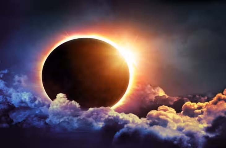Surya Grahan August 2026: अगस्त में लगेगा साल का आखिरी सूर्य ग्रहण, जानें भारत में कब दिखेगा और तीन रंगों का क्या है रहस्य